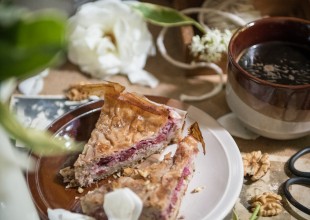 Baklava s orasima i višnjama